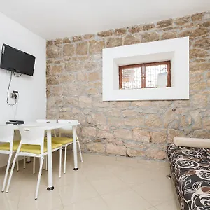3* Gostinjska kuća Pama